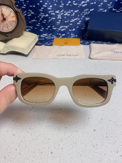 ルイヴィトンサングラス側面デザイン